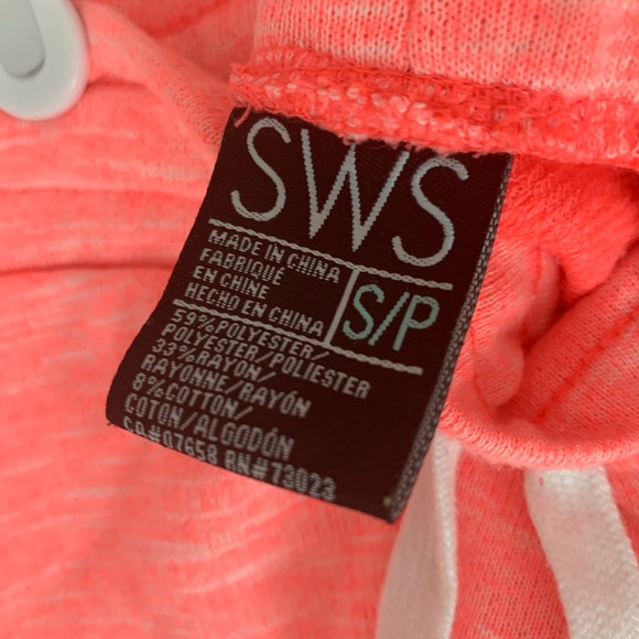 Bright pink lounge shorts - Picture 3 of 4